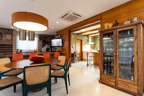 cupboard- decoration- in- the- dining- room