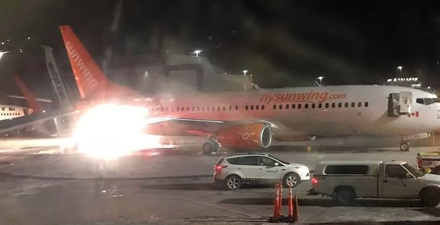 Τορόντο: Η στιγμή που πιάνει φωτιά φτερό αεροσκάφους έπειτα από σύγκρουση με άλλο (βίντεο)