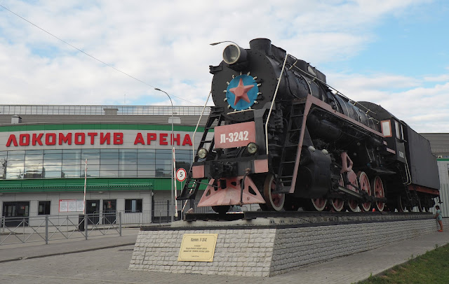 Памятник-паровоз арена Локомотив - Новосибирск