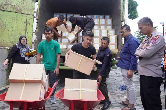 222.225 Lembar Surat Suara Pemilu 2024 Tiba di Padang Panjang