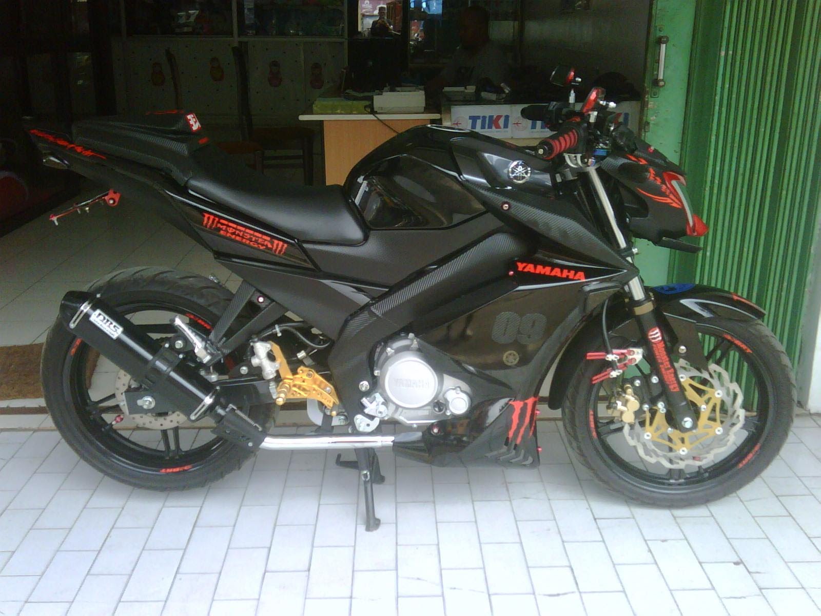 Gambar Modifikasi Motor  Vixion  Warna  Hitam OTOMOTIF