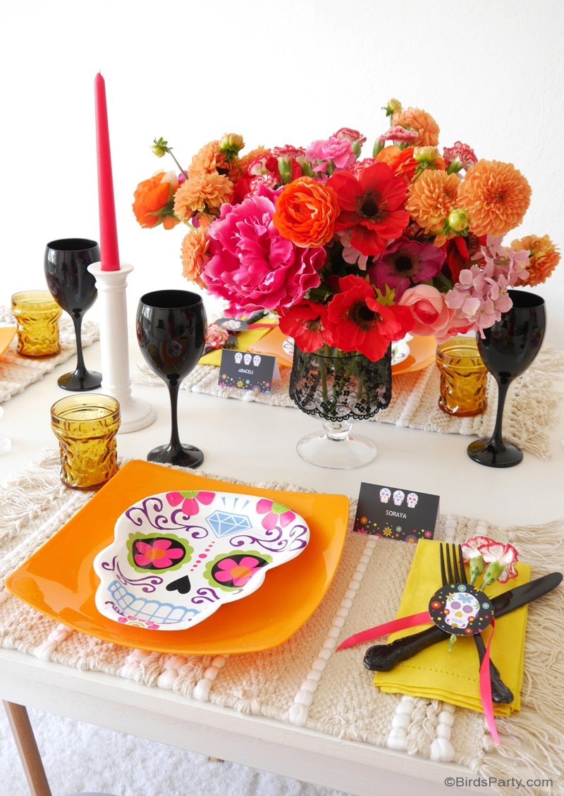 Un Dîner Dia De Los Muertos Pour Halloween - des idées faciles et modernes d'inspiration mexicaine pour table, apéro ou dîner macabres! by BirdsParty.fr @birdsparty #halloween #aperohalloween #ideeshalloween #decorationhalloween #aperomacabre #dinerhalloween #tablehalloween