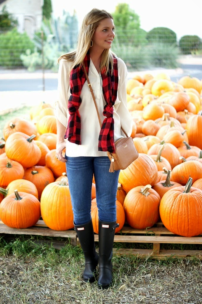 buffalo plaid scarf with skinny jeans and hunter boots