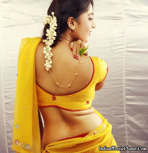 anushka shetty navel showing yellow saree stills