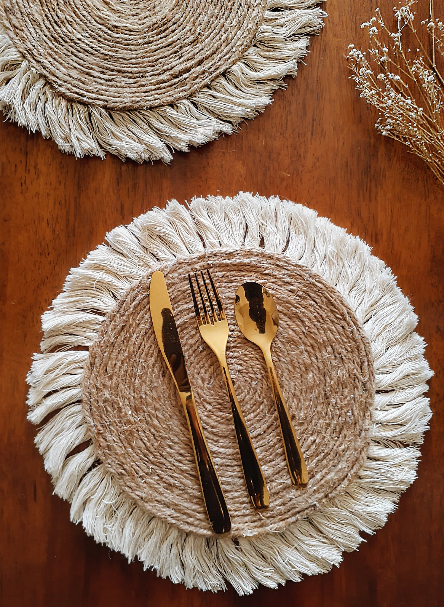 DIY ROPE PLACEMATS WITH FRINGE - Opal Crown