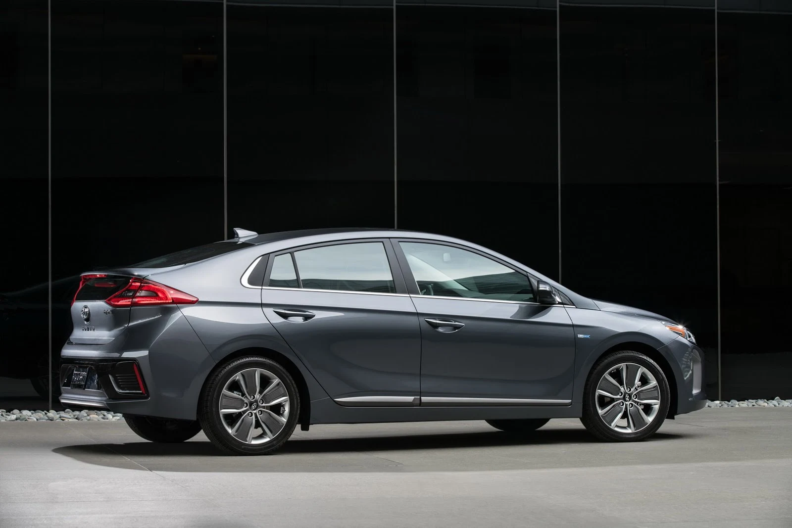 Đánh giá xe Hyundai Ioniq 2017