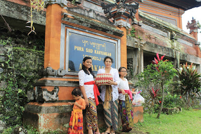 Ni Nyoman Misnawati - Reny - Paranita Della Cahyani