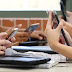 Εννιά στους δέκα Έλληνες είναι «όλη μέρα μ’ ένα κινητό στο χέρι» στην κυριολεξία, σύμφωνα με έρευνα