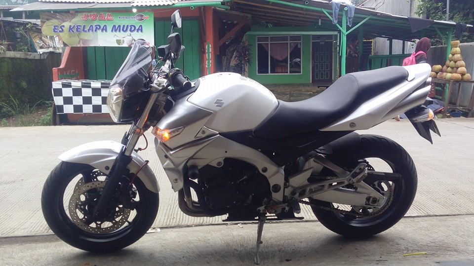 JUAL MOGE  BEKAS  2007 Suzuki GSR 600 cc  JAKARTA LAPAK 