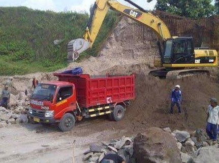 truk dam pasir Toyota Dyna