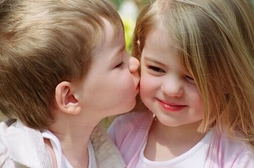 Beautiful And Cute Baby Wallpapers - Cute Baby Kiss ~ Hot 