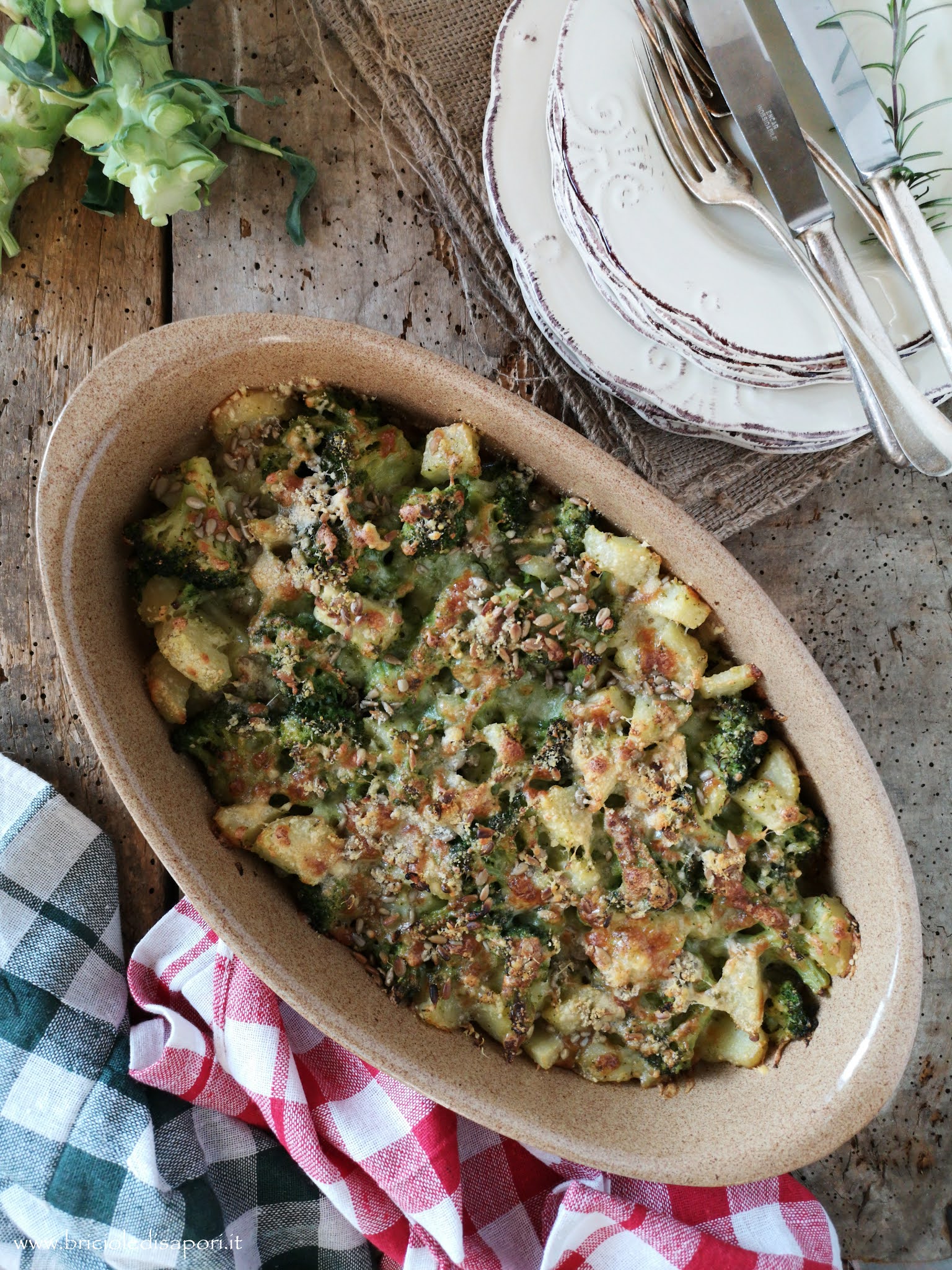 sformato di broccoli e patate con scamorza e semi di girasole