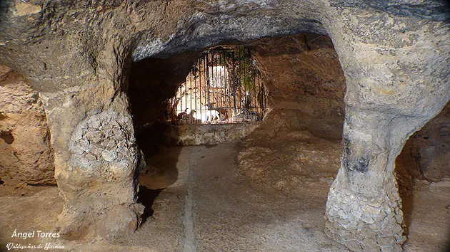 Cueva de los milagros en la Ermita de Chircales