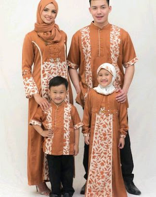 Busana keluarga model batik muslim 2 anak