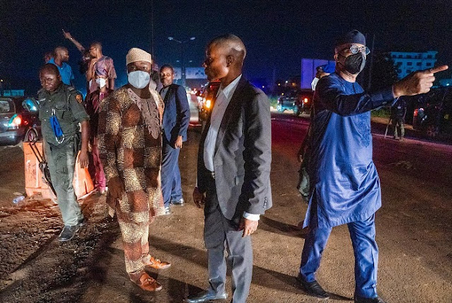 Mixed Reactions As Gov Abiodun Comes Down From His Vehicle at Night, Joins Traffic Wardens to Control Traffic