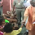  मुख्यमंत्री योगी आदित्यनाथ बुलडोजर बाबा बने टाफी बाबा, बच्चों के बीच बढ़ी लोकप्रियता