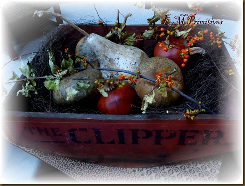 Grain box with gourds