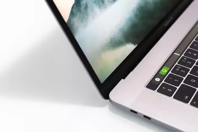 New MacBook Display Production 2021
