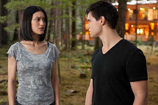 the-twilight-breaking-down-part-1-Julia-Jones_Taylor-Lautner