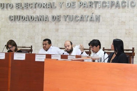 Estados/Se reúnen consejeros del INE con consejeros del IEPAC de Yucatan