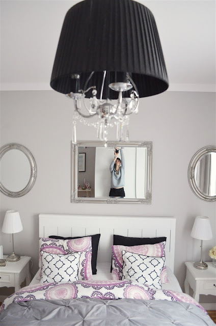 szara sypialnia glamour; bedroom 