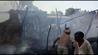 अज्ञात कारणों से लगी आग, आधा दर्जन से ज्यादा घरों की गृहस्थी खाक, मवेशी की मौत। Maa Varahi News