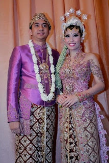 Kebaya Pengantin Modern, model kebaya, model kebaya modern, model kebaya modern terkini, Model Kebaya Pengantin Modern, Model kebaya Pengantin Modern Terkini