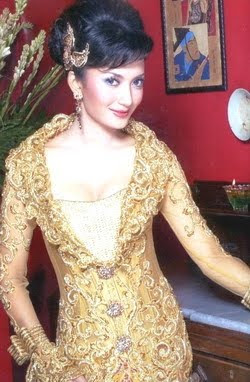 indonesian ethnic dress Kebaya Cantik 