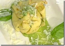 Ravioli di ricotta con radicchio, fave ed emulsione di basilico