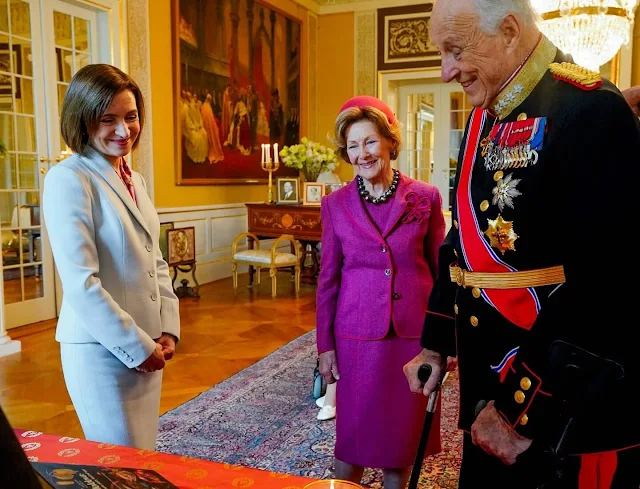 President Maia Sandu, King Harald, Queen Sonja, Crown Prince Haakon and Crown Princess Mette-Marit