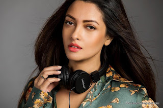 Actress riya sen hd photos and wallpapers