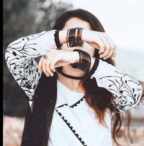 Instagram Hidden Face Pose: Adding Intrigue and Mystery to Your Feed »  Fastdl-nextbuild.com.vn