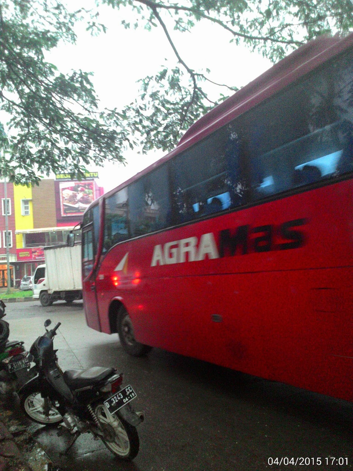 Bus antar kota antar provinsi di Jatiasih Kota Bekasi 