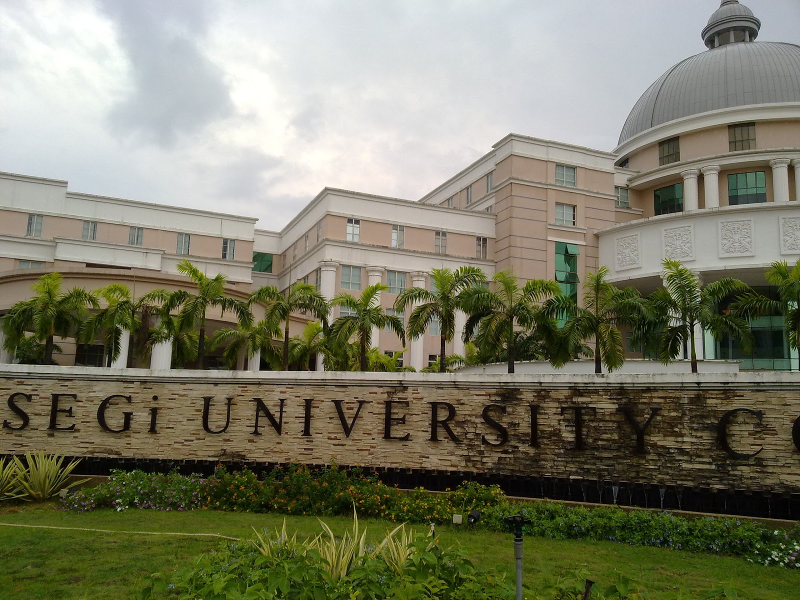 # kisah_hidup_ku_disini #: Segi University College