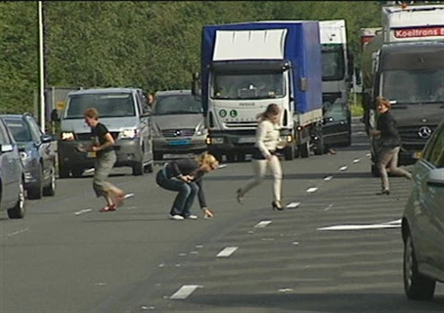 Hujan "Duit Euro" atas Lebuhraya di Holland (3 PHotos 