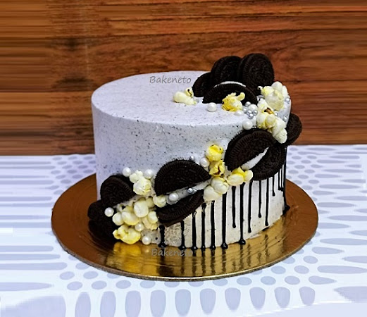 Customized cake by bakeneto