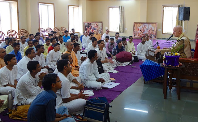 Sankarshan Das Kirtan With Youth--Pune, India