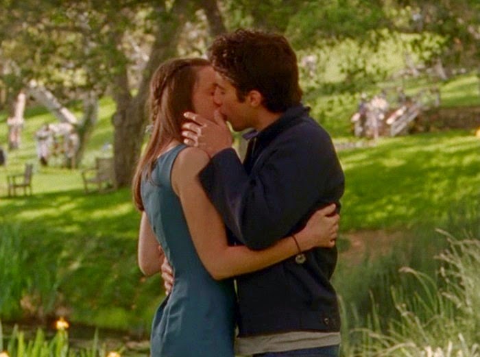 Ravacholle Lifestyle Blog | Rory and Jess kissing in Gilmore Girls