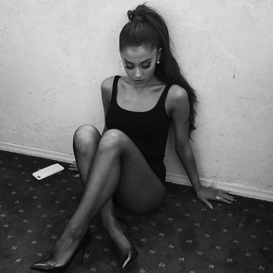 ariana grande legs and feet