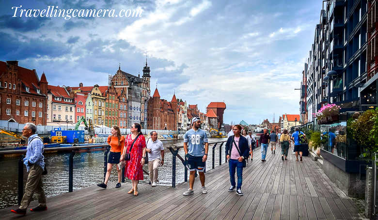 Exploring the Gdansk waterfront is a delightful way to immerse yourself in the maritime history and vibrant culture of this enchanting Polish city. Here are some of the main places you should consider visiting around the Gdansk waterfront: