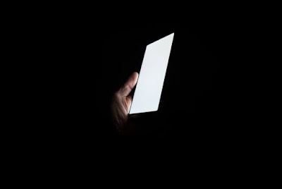 The Danger of Smartphone Light When Used in a Dark Room | Smartphone Evolution