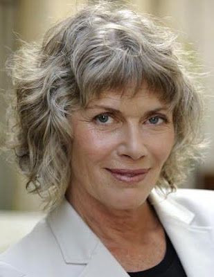 KELLY MCGILLIS chica ruda en retirada