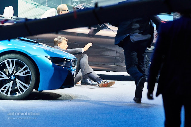 CEO BMW AG : Terjatuh Di Atas Panggung Frankfurt Autoshow 2015, CEO BMW AG,Frankfurt Autoshow 2015 