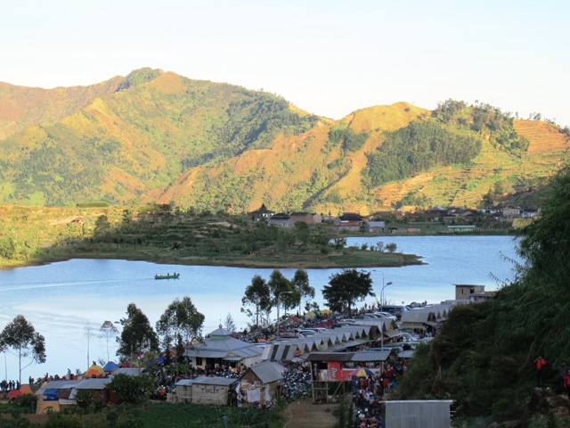 Asyiknya Pagi di  Desa  Tertinggi  Pulau Jawa  Sepanjang 