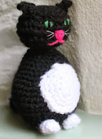 http://translate.googleusercontent.com/translate_c?depth=1&hl=es&rurl=translate.google.es&sl=en&tl=es&u=http://lotsofnicethings.com/2012/09/23/how-to-crochet-your-cat/&usg=ALkJrhigop5c9GQNjewB35ub0n09tIJ84A