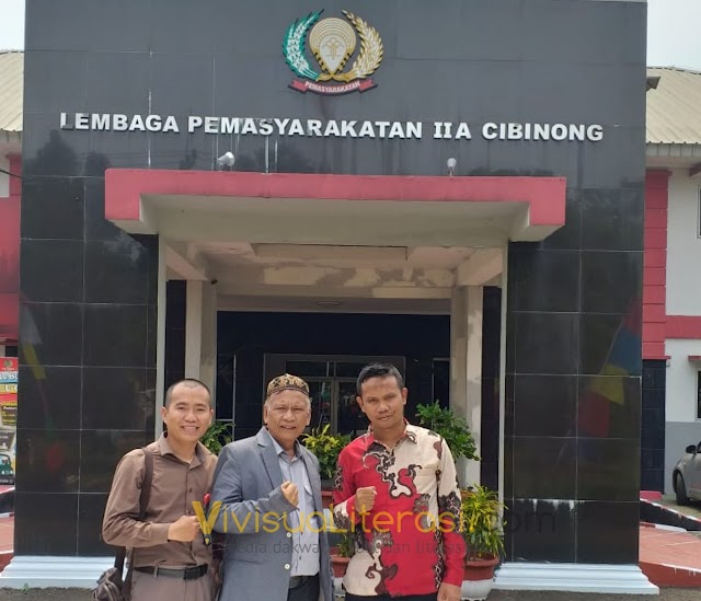 LBH PELITA UMAT DAN DIVISI HUKUM 212 JENGUK HABIB BAHAR