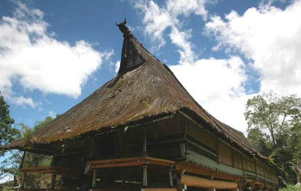 Meski rumah moral Bolon dianggap sebagai satu Filosofi 5 Rumah Adat Sumatera Utara (Batak) + Gambarnya