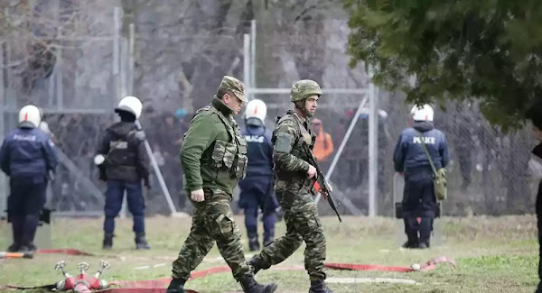 Έβρος: Μάχη στρατού και αστυνομίας για να αποτρέψουν την είσοδο σε σχεδόν  10.000 μετανάστες