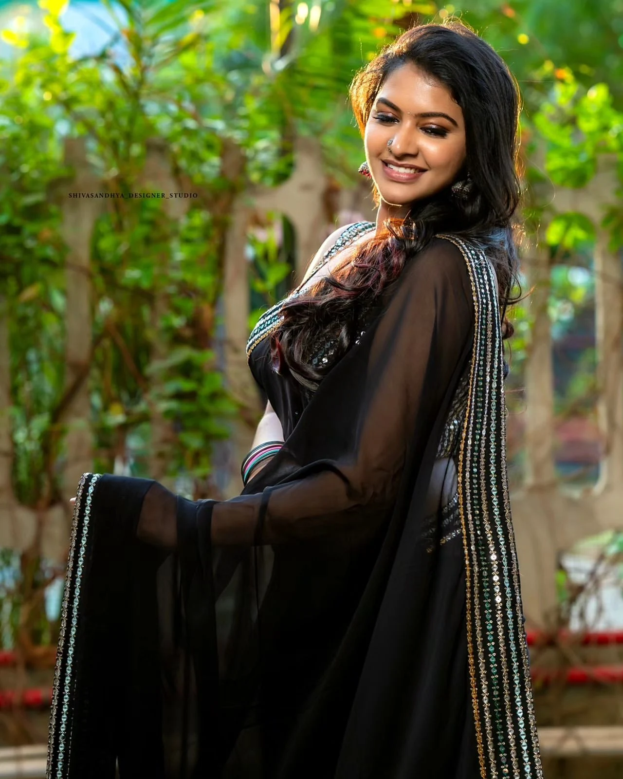 Rachitha dinesh stunning looks in black saree photoshoot