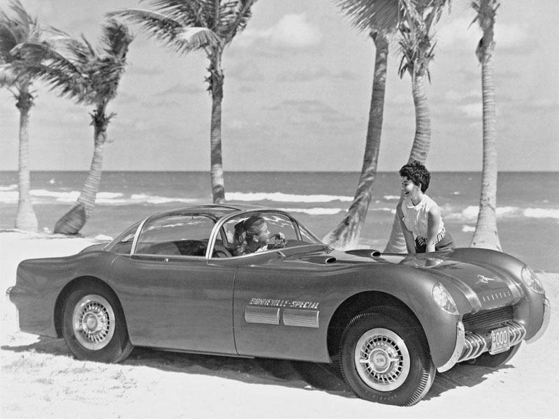1954 Pontiac Bonneville Concept Car 1954 GM Photo 